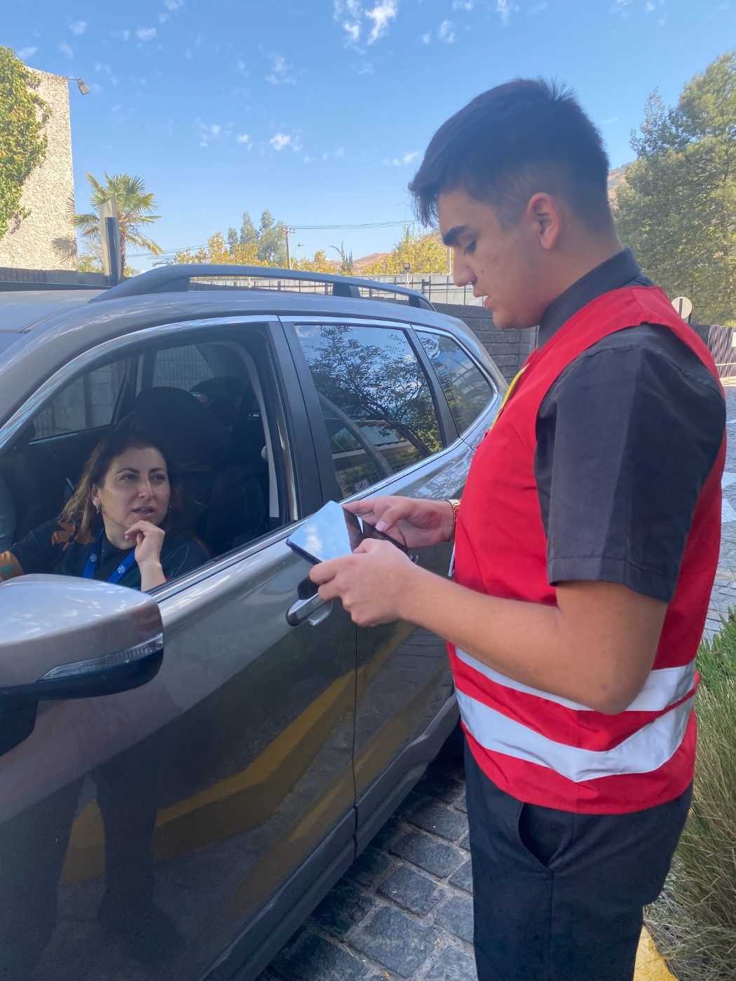Guardia SEPROC en el control de accesos con torniquetes